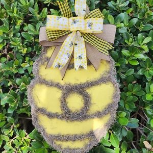 Beehive Wreath, Yellow and White Wreath, Bee Wreath